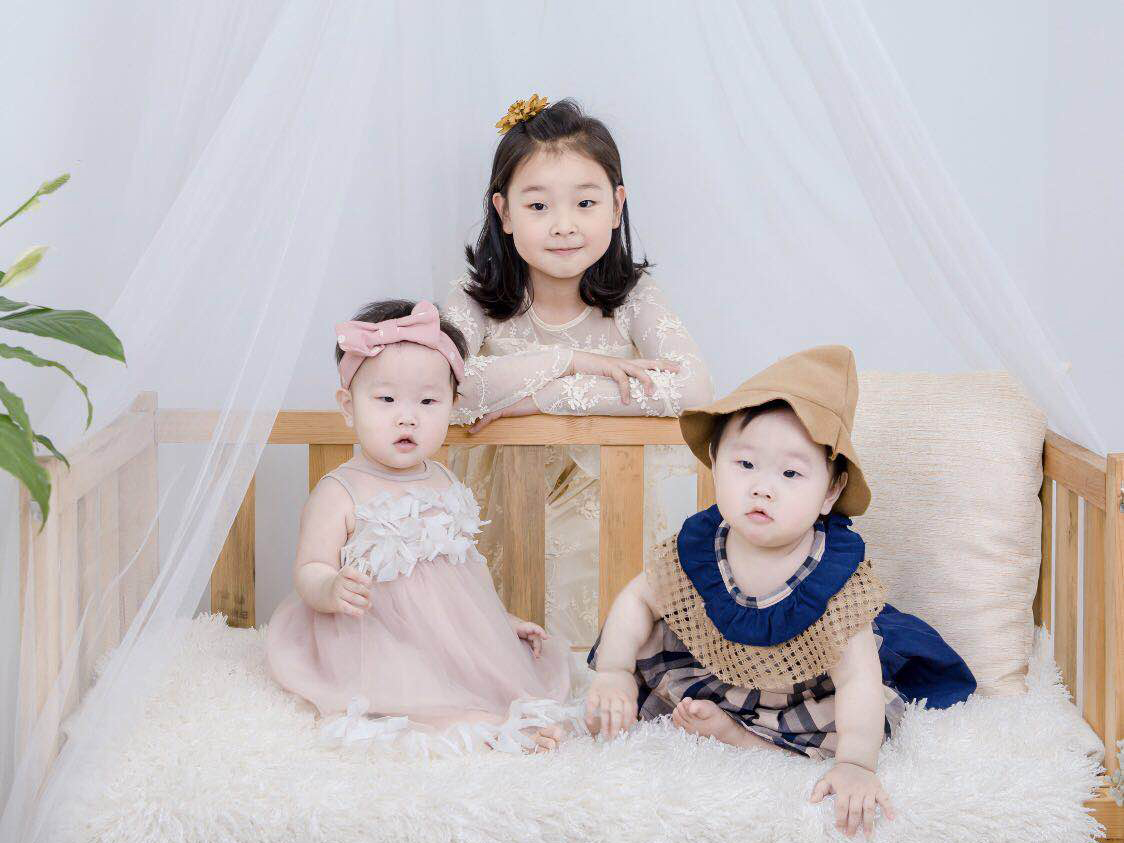 权智恩，权智爱一周岁邀请函