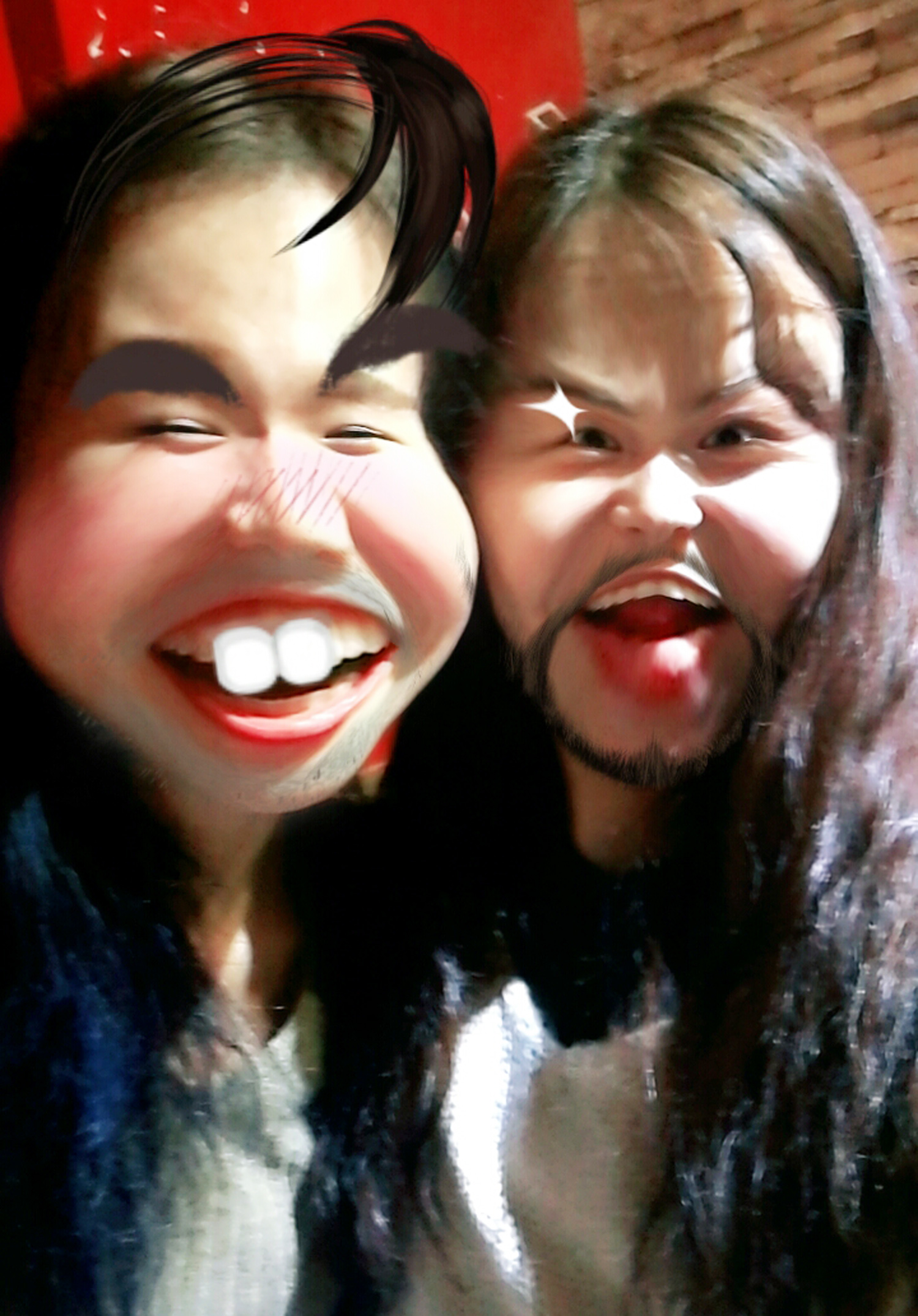 拍很多很丑的照片 再哈拉哈拉咯咯咯地笑