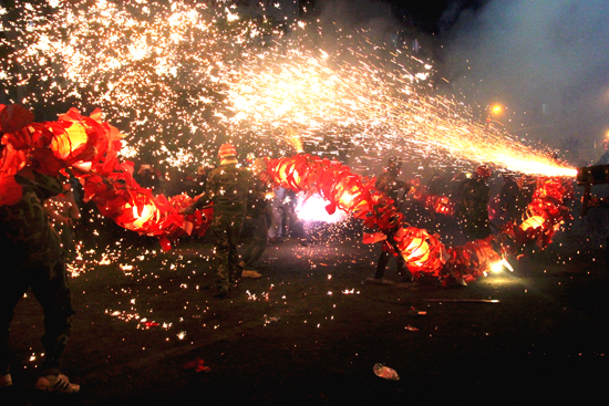 台江锣鼓喧天舞龙舞狮狂欢闹元宵