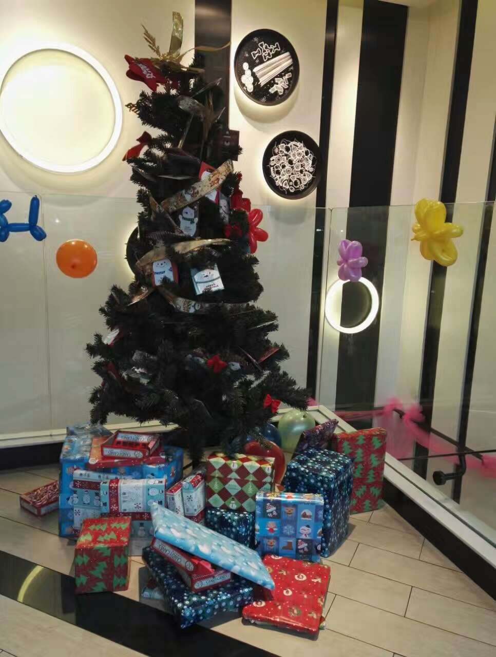 安妮花皮巧读书会的老师给大家献上安妮花律动  宝