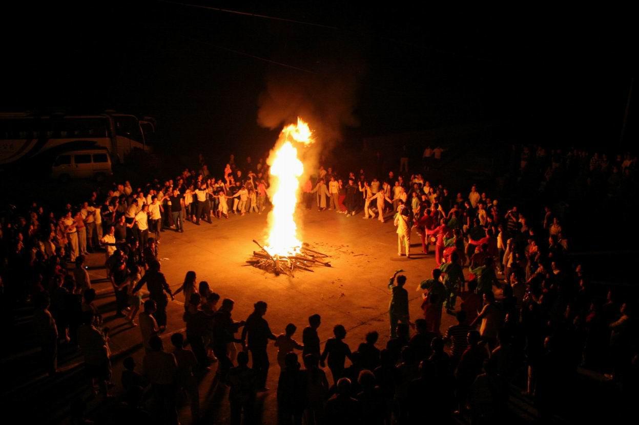 抵达入住 欢迎晚会 嘉年华 嘉 年 华 ,    来 啦 !    一 篇