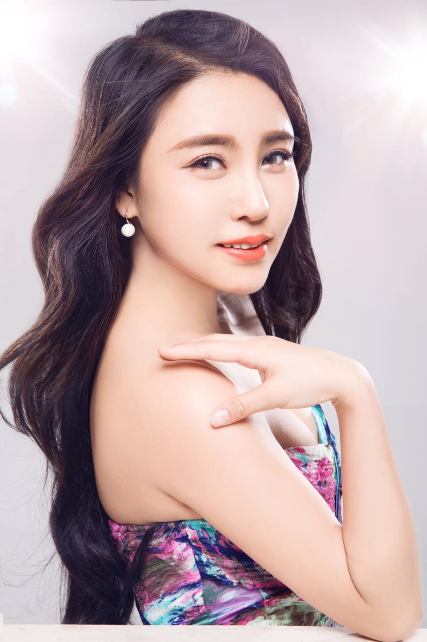 中国金牌商业主持杨静资料(明星篇)