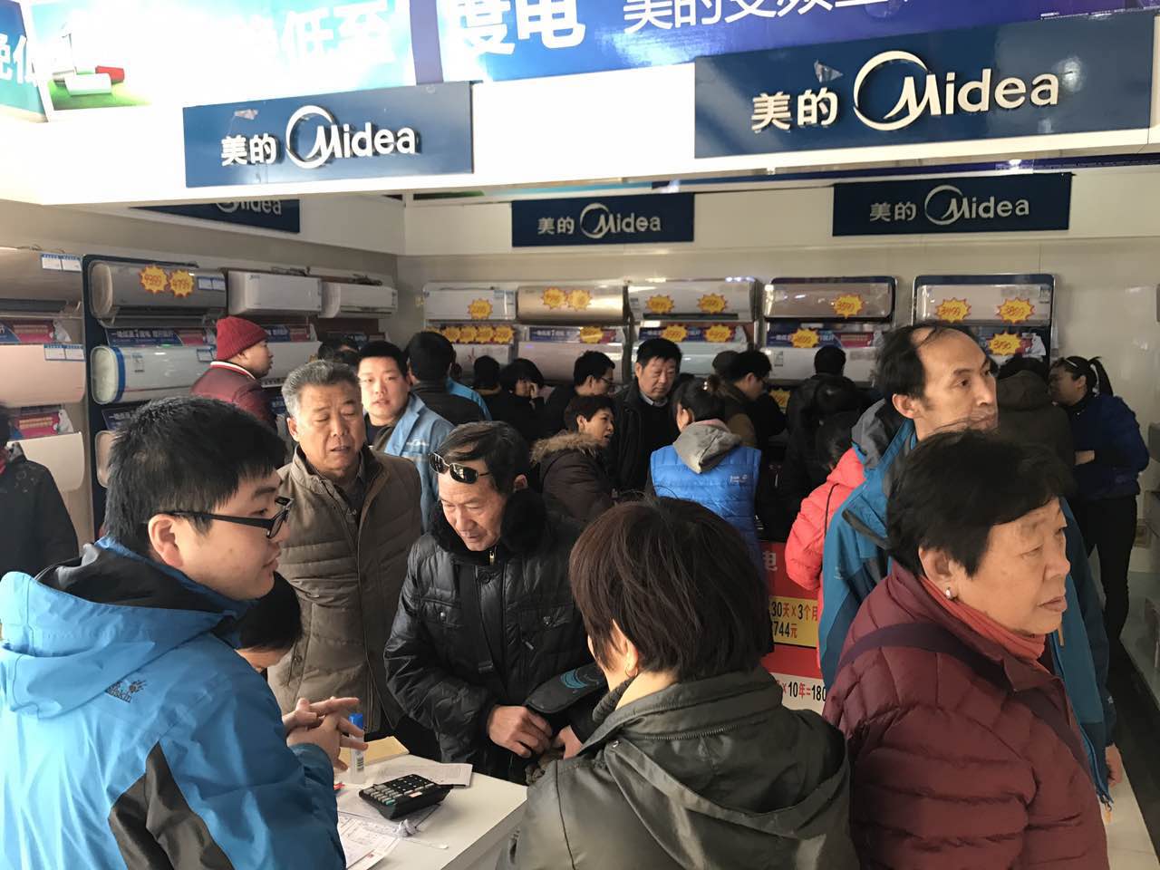 现场火爆            抢购如潮