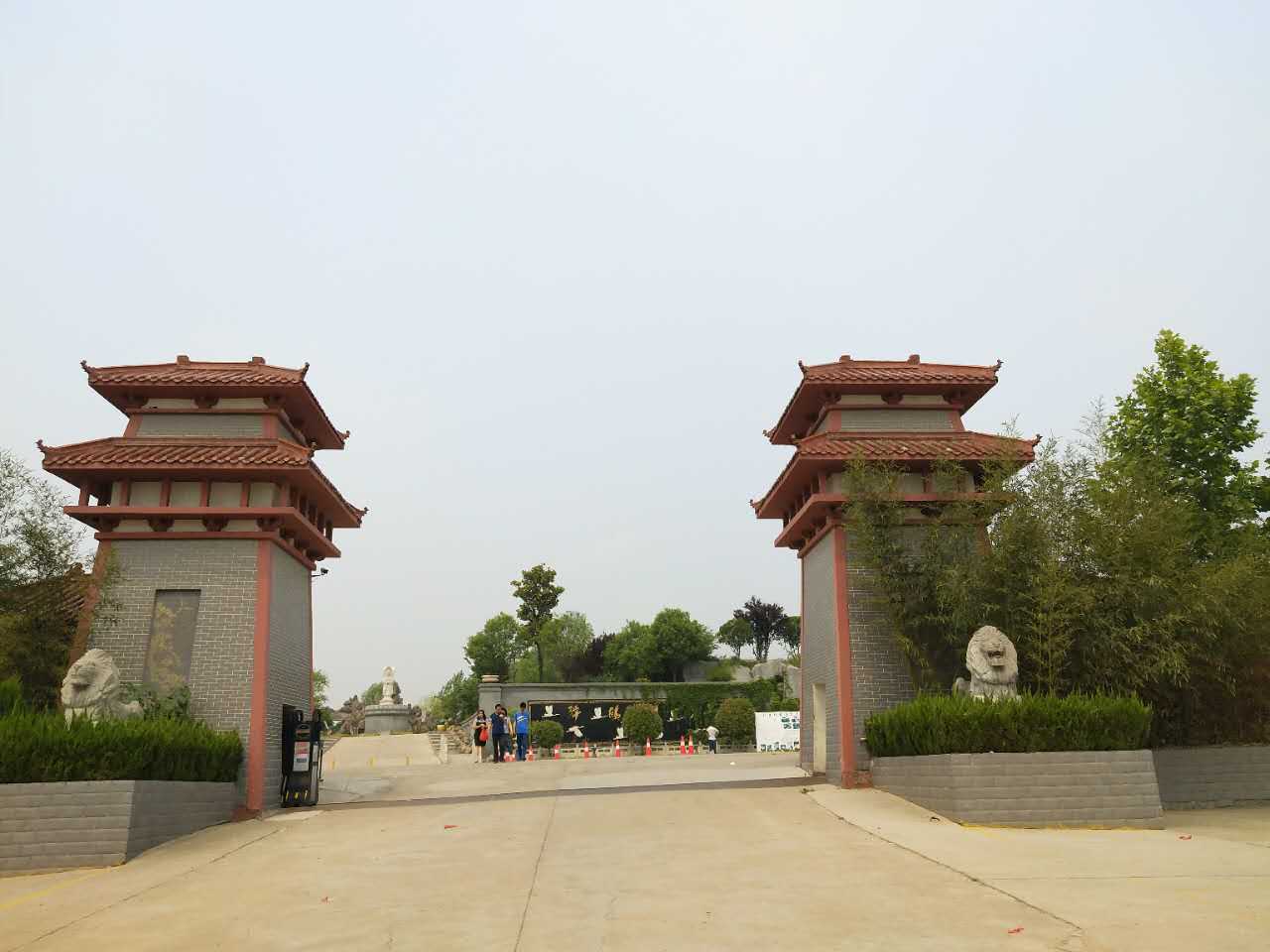 工程速递  洛阳仙鹤纪念陵园