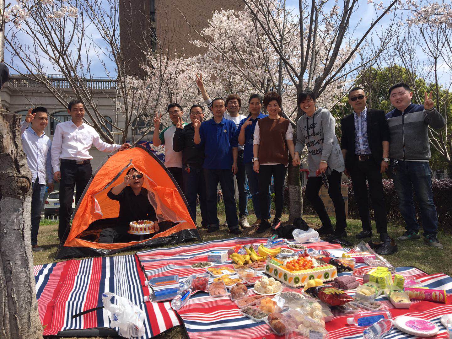 世纪联华南汇店生日野餐会